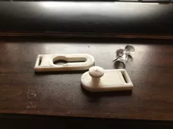Small Keyhole Latching Belt Clip 