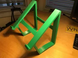 Tall MacBook Pro 16/17/18 Desk Stand