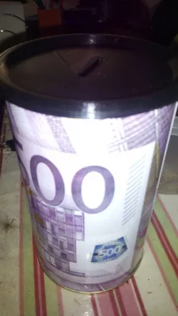 Tapa hucha lata grande. Large tin money box?