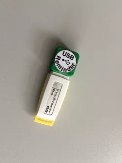 Usb memory stick reminder cap