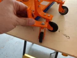 Bigger locked wheels for RC Lawn mower