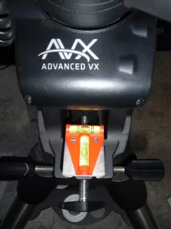 Bubble level support for AVX mount