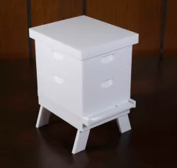 Langstroth bee hive with locating pins