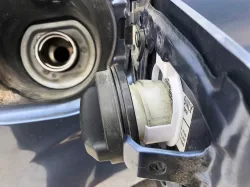 Subaru Forrester Gas / Fuel Cap Holder