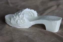 3D-printable sandal with flower-ornaments