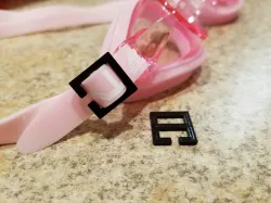 Swim goggle clip