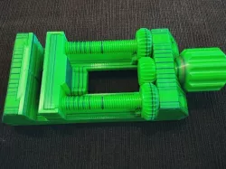 Yet Another Machine Vice - bigger center gear