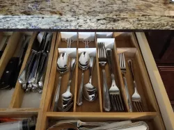 Adjustable Silverware Drawer Spacer