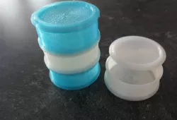 Round box with clickable lid, stackable