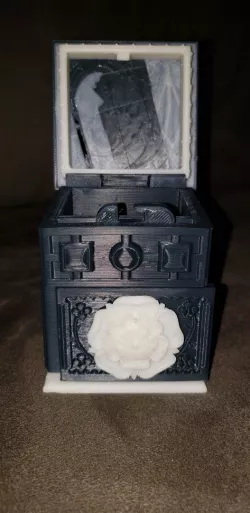 Tudor Family Lock Box