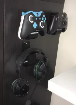 Vertical Controller/Headphone Holder