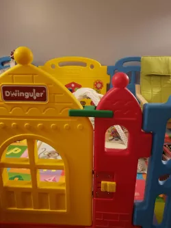 Simple playpen door latch
