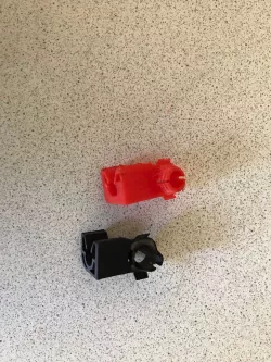 Reno Sandero hood stop clip