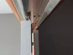 Sliding door on carpet guide