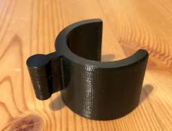 Vacuum hose clip