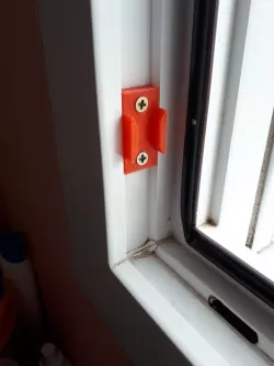 window locker