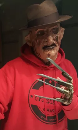 Freddy Krueger's glove (easy to print for Halloween)