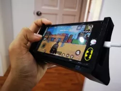 Iphone 7 Gaming Hand Grip Controller (No Phone Case Remove Required)