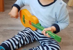 Playable Mini Guitar Child Guitar (Remix)