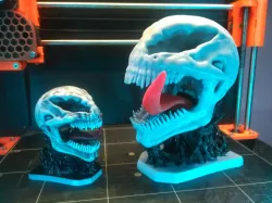 Venom skull with base