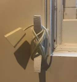 Window Blind Cord Cleat for Command Strip