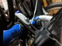 Catrike Expedition 2009 - SKS Bluemels rear fender clip