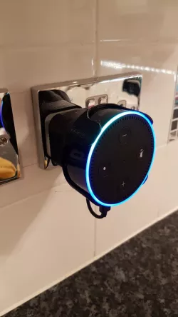 Echo Dot 2 UK socket mount