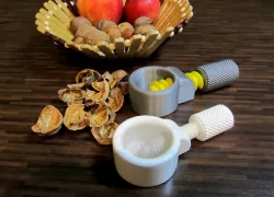 Nut & walnut cracker [My grandma design]