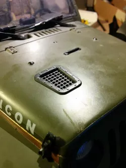 RC car 1/10 - hood ventilation