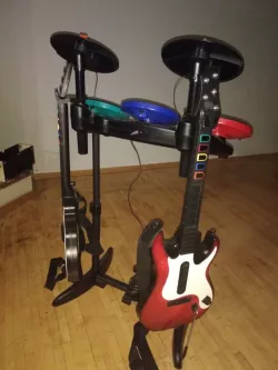 Guitar Hero guitar holder (for drum kit)