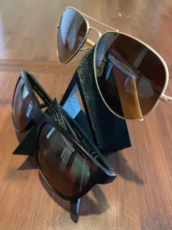 Hangable Stand for Sunglasses