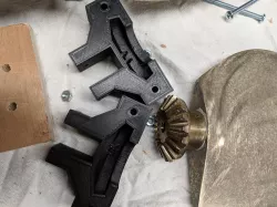 Jig to hold Max-Prop blade for painting