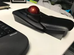Kensington Expert Mouse wedge jack