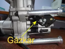 Throttle for carburettors with choke lock