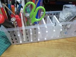 Organizing basket divider plate