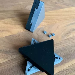 Spin-unlocked Dovetail Triangle