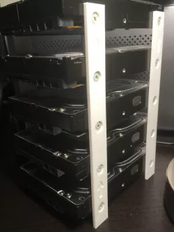 Basic hard drive rack for 5 drives