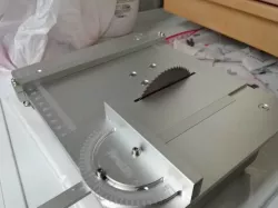 Mini table saw blade protection
