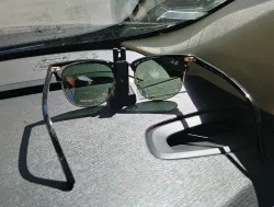 Sunglasses mount for car dashboard