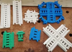 Thomas compatible tracks