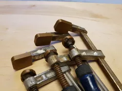 Protective covering for screw clamp 