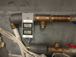 House heating flow/return temperature monitoring base