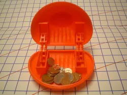 Rounded box with hidden hinges