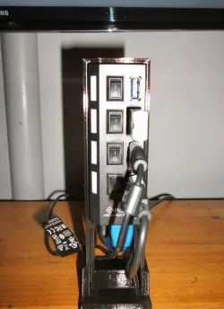 USB Hub Vertical Caddy