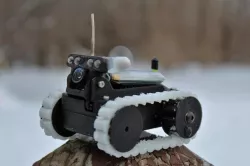 PilotTrak – Tracked Micro FPV Crawler