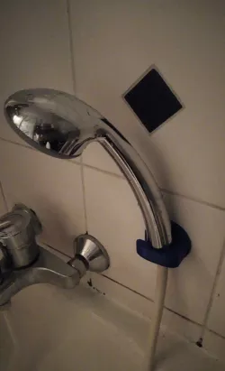 Crochet pour pommeau de douche