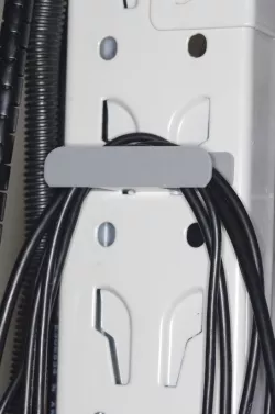 interface-industrialRack__cableHanger