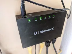 Ubiquiti Edgerouter X wall bracket