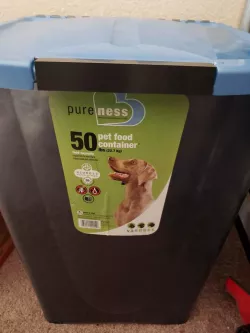 Pureness Pet/Dog food container 50 lbs - snap lock latch