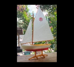 Maker 12.5 -A vintage sailboat with a Maker's twist